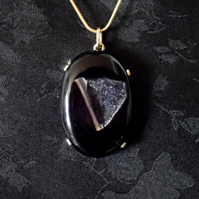 Onyx oval